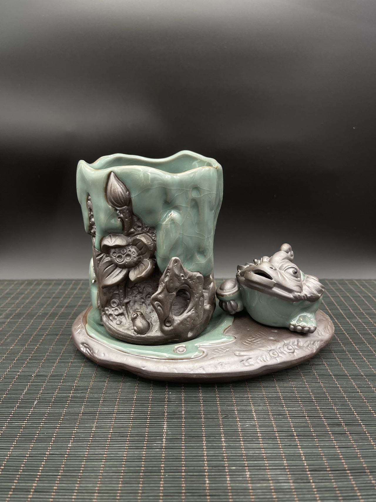 Lotus Pot with Lucky Frog