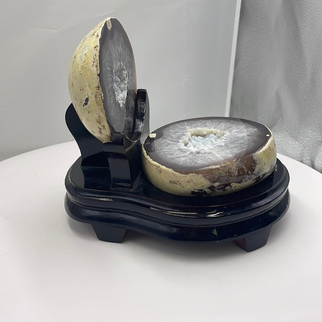 white agate gemstone