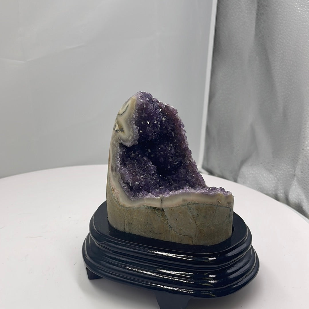 Amethyst gemstone 372