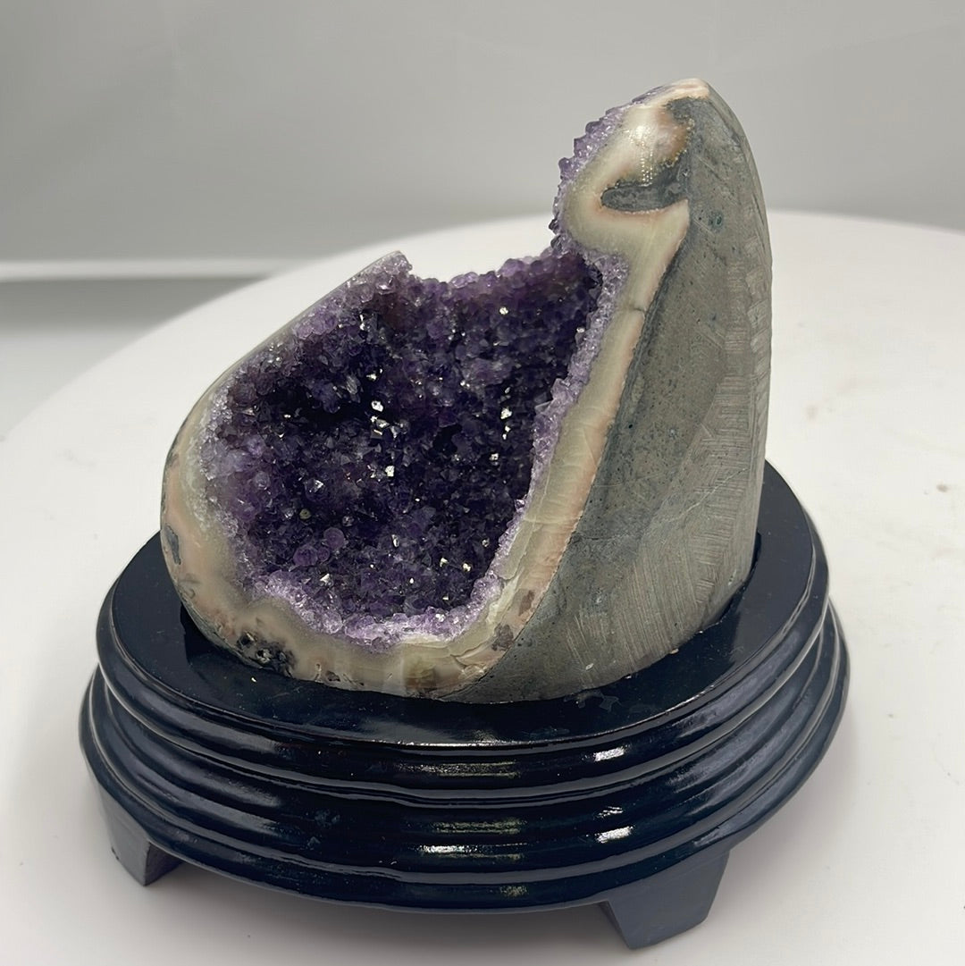 Amethyst gemstone 370