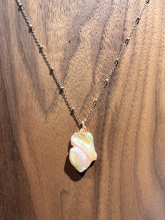 Baroque Pearl Pendant with chain