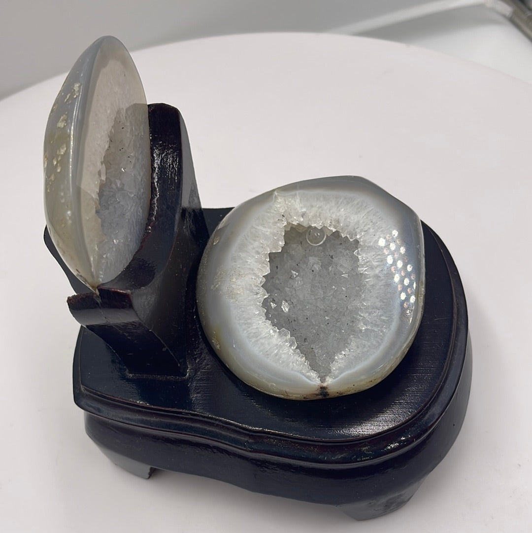 Agate white crystal gemstone 343